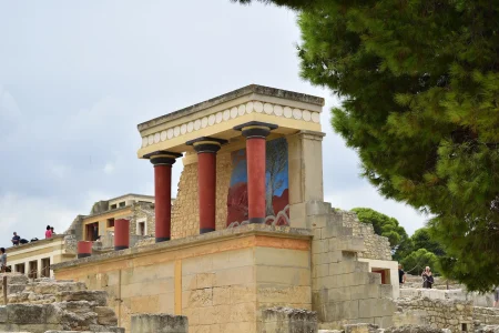 Knossos Tour by Bus from Chania